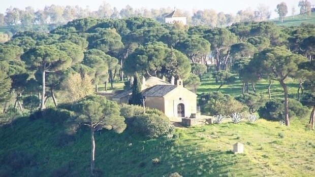 Acuerdo público-privado para preservar la ermita de San Roque y el Monte Calvario de Alcalá de Guadaíra