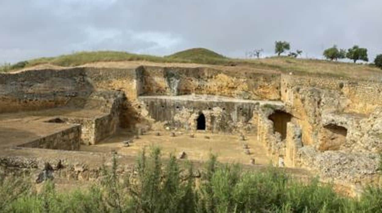 Las 46 piezas pétreas del museo de la Necrópolis de Carmona se restaurarán  tras 20 años «a la intemperie»