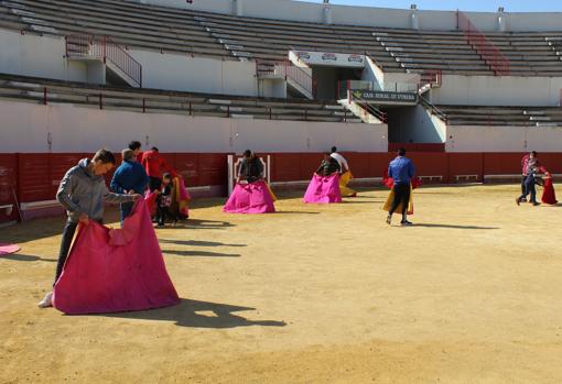 La actividad cuenta con el apoyo de la Junta de Andalucía y el Ayuntamiento de Utrera