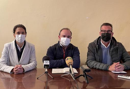 De izquierda a derecha, Isabel Solís, Alberto Sanromán y Rafael Ruiz