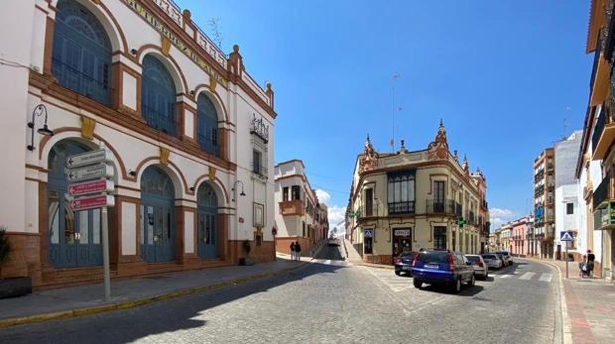 La emblemática calle alcalareña de La Mina durante el estado de alarma