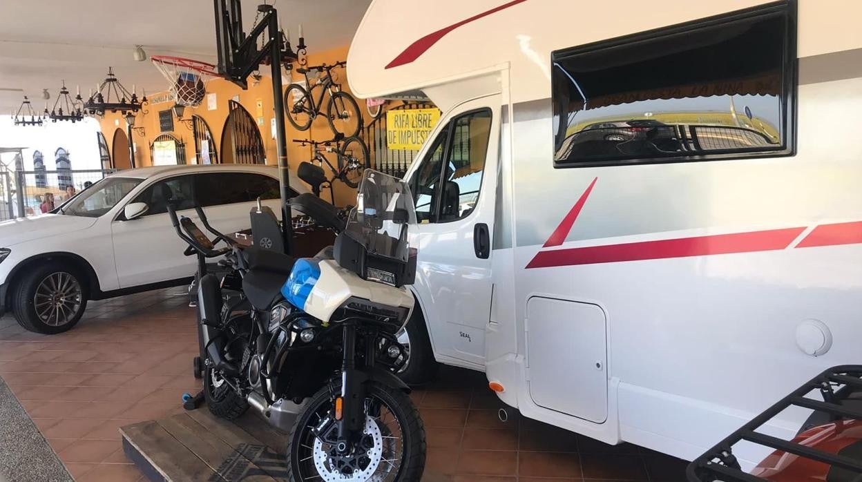 El Merdeces, la moto Harley Davidson y la autocaravana que sortea este año la venta El Paisano