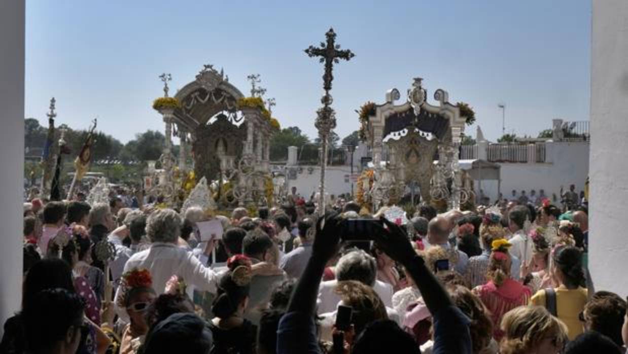Presentación de las hermandades en El Rocío