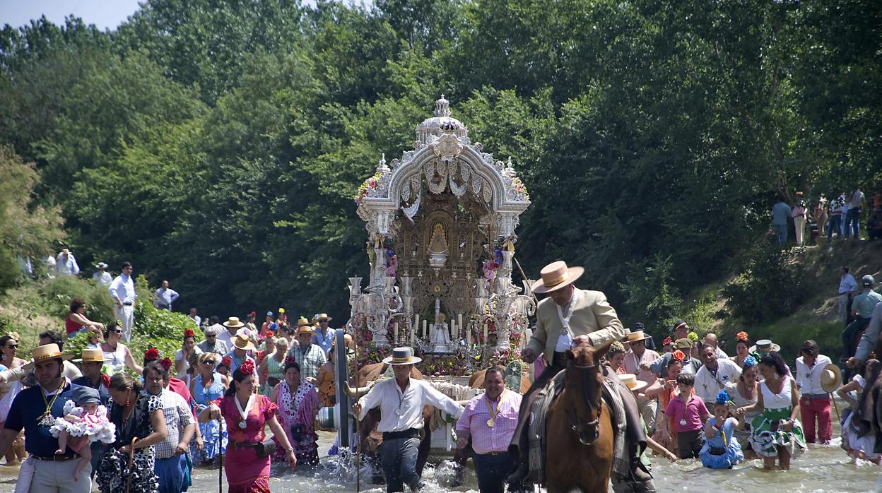 La Hermandad del Rocío de La Macarena en el Vado de Quema