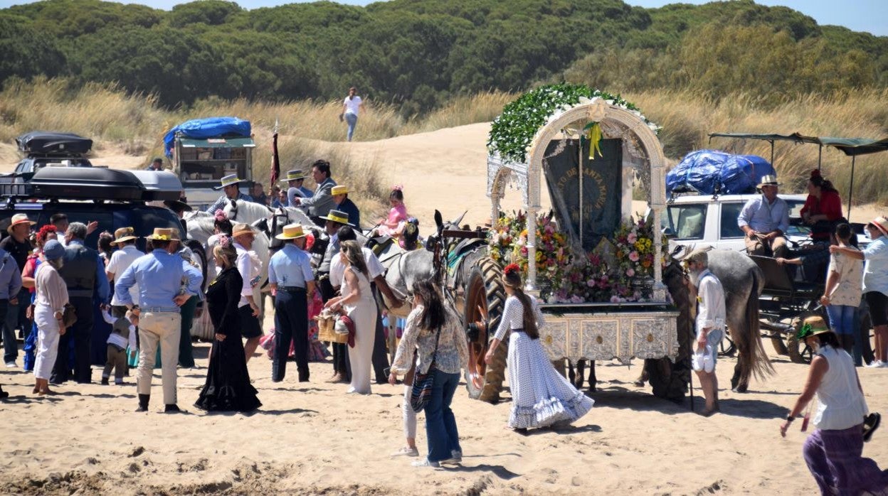 El Simpecado de la hermandad de El Puerto, en Doñana