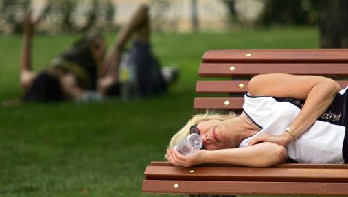 Cómo conciliar el sueño durante la ola de calor en Sevilla
