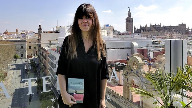 La cantante Vanessa Martín ha presentado su primer libro en Sevilla