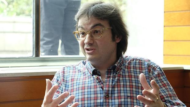 Alberto Royo: «La escuela no está para hacer felices a los niños, sino para formalos»