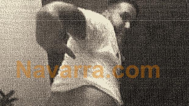 Uno de los cinco detenidos en un momento del vídeo de los hechos de la presunta violación