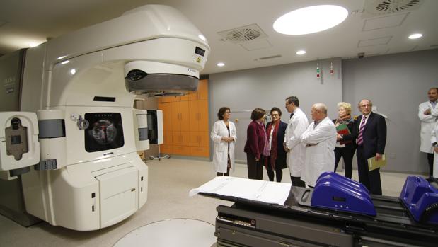Una avería suspende decenas de sesiones de radioterapia en el hospital Virgen del Rocío