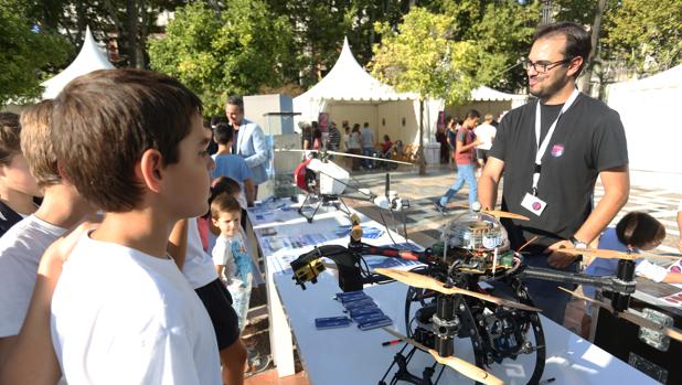 Drones exhibidos en la Noche Euiropea de los Investigadores