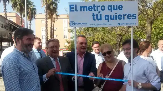El portavoz municipal del PP, Juan Ignacio Zoido, y el presidente del partido en Sevilla, Juan Bueno