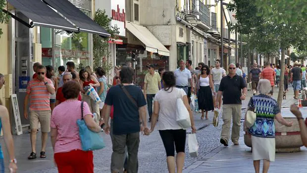 La calle Tetuán, una de las más activas vías comerciales de Sevilla