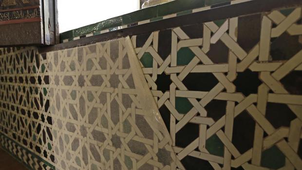 Vendas para proteger azulejos del siglo XVIII del Real Alcázar