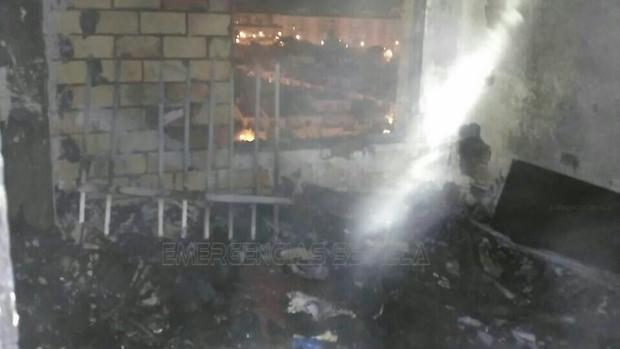 Un atendido por inhalación de humo en un incendio en una vivienda en Sevilla Este