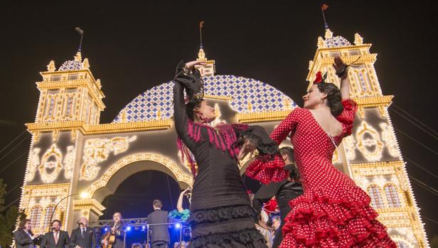¿Estás aún a tiempo de aprender a bailar sevillanas para la Feria de Abril?