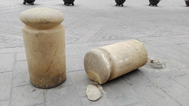 Acto vandálico en la plaza de la Virgen de los Reyes