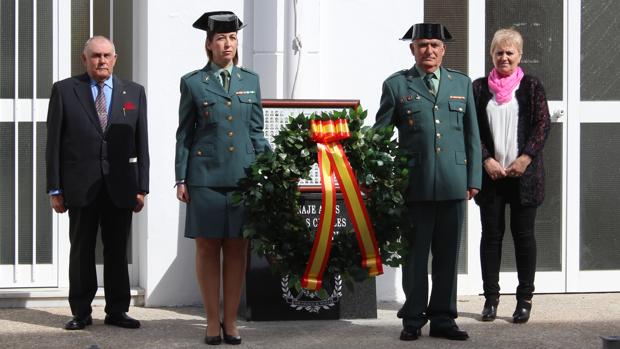 Acto de inauguración del monolito instaurado en el cuartel de la Guardia Civil de Montequinto