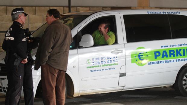 Los «taxis privados» de Sevilla llevan a la Fiscalía las últimas agresiones