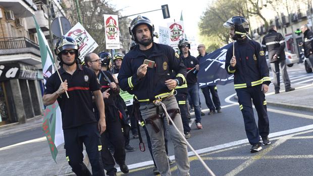 El Sindicato Andaluz de Bomberos (SAB) durante una protesta