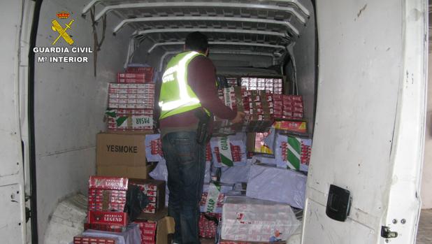 Foto de archivo de una operación contra el contrabando de tabaco