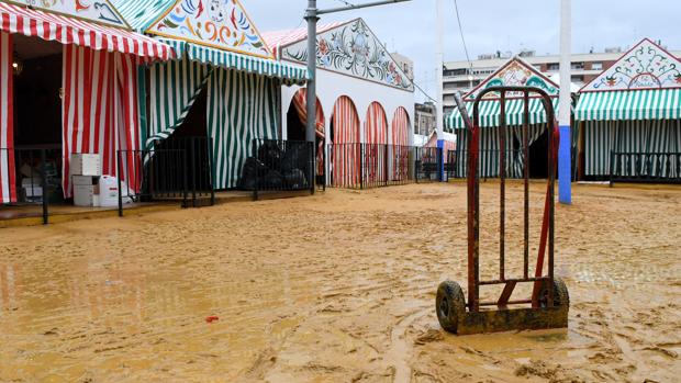 El barrizal no impidió el adelanto del adelanto de la Feria de Abril de Sevilla 2017