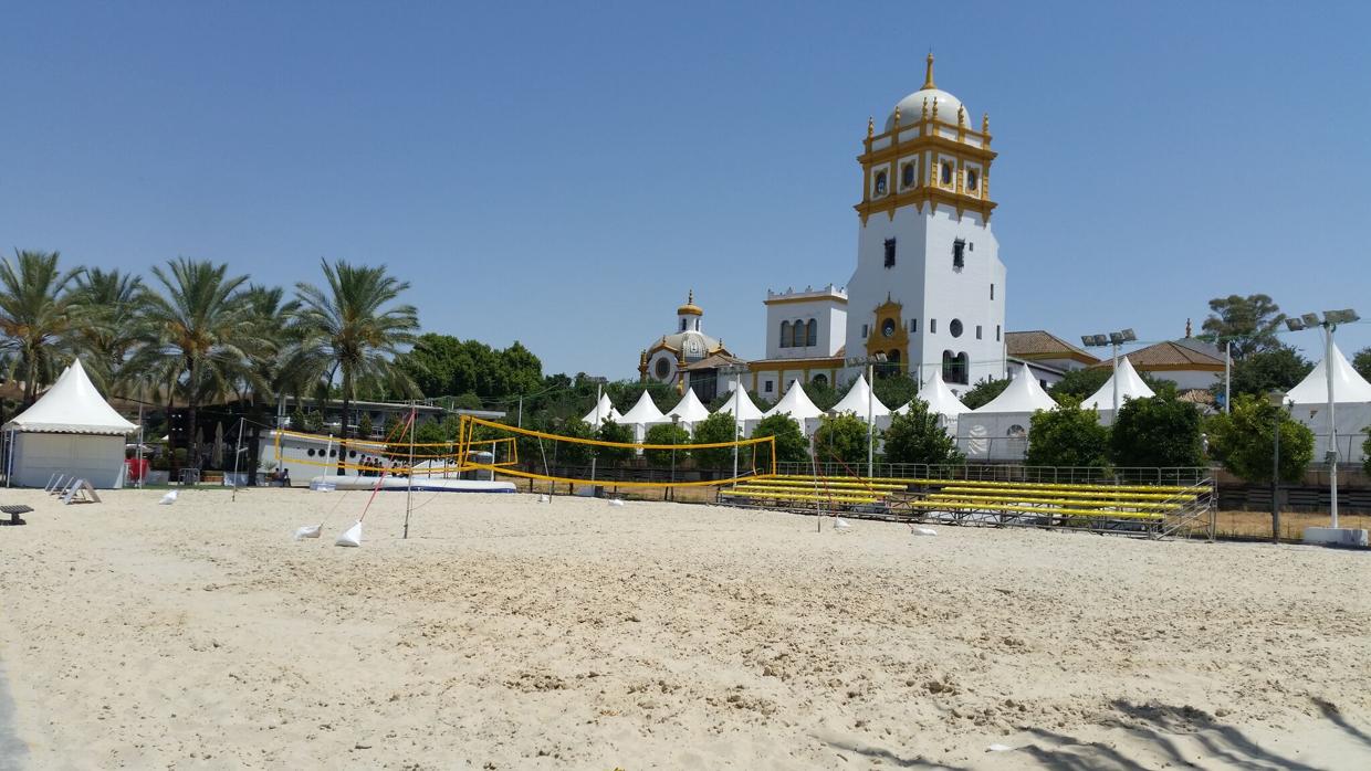 Zona de arena para actividades deportivas relacionadas con la playa en el Muelle de las Delicias