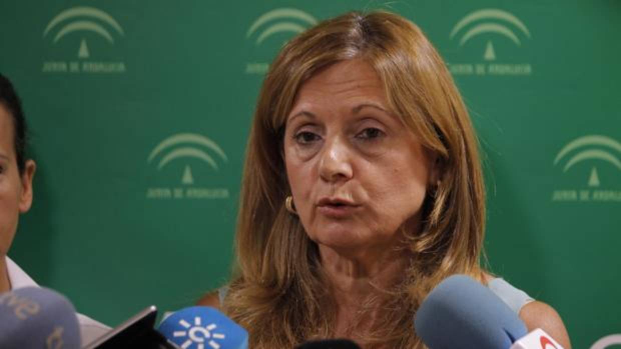 La consejera de Salud, en su comparecencia en el hospital de Valme