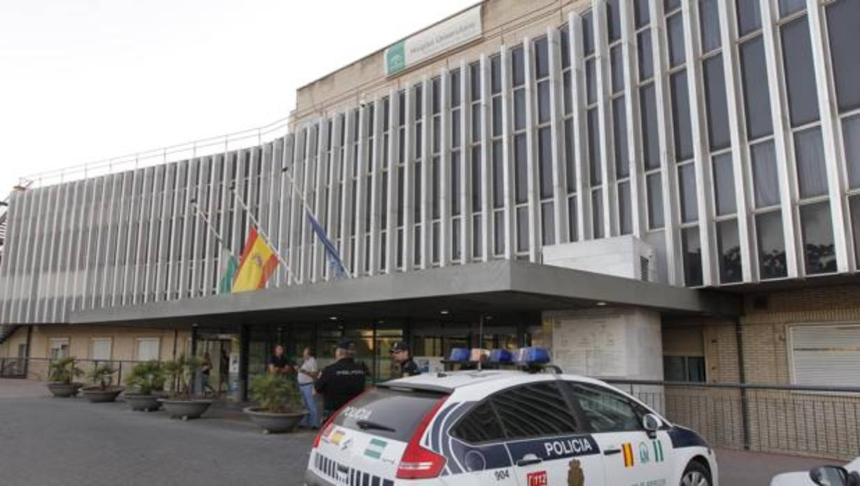 Entrada al hospital de Valme