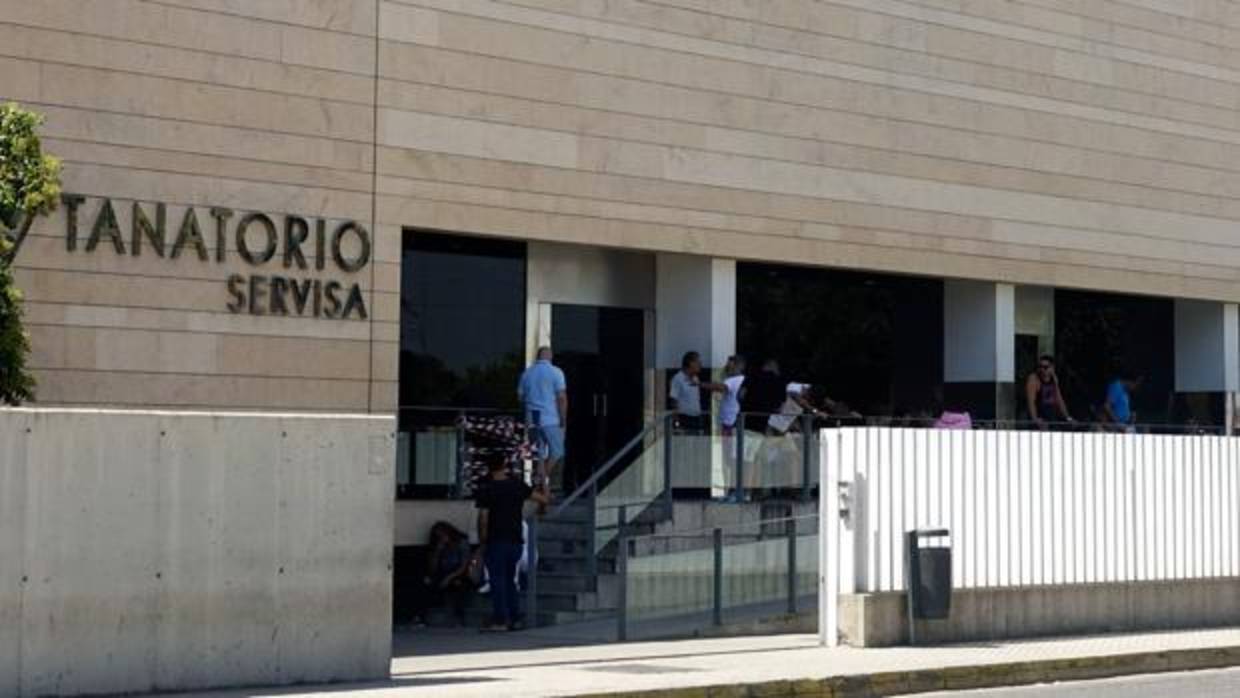 Tanatorio en el que se encontraban este lunes los restos mortales de la mujer de 25 años que murió atrapada en el ascensor