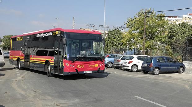 La Policía identifica al joven que mordió y golpeó a un conductor de Tussam
