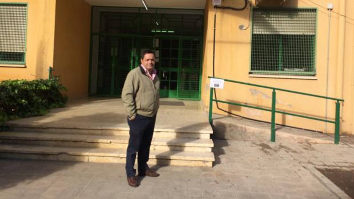 El presidente de la AMPA del Carlos Haya, Angel Reverte