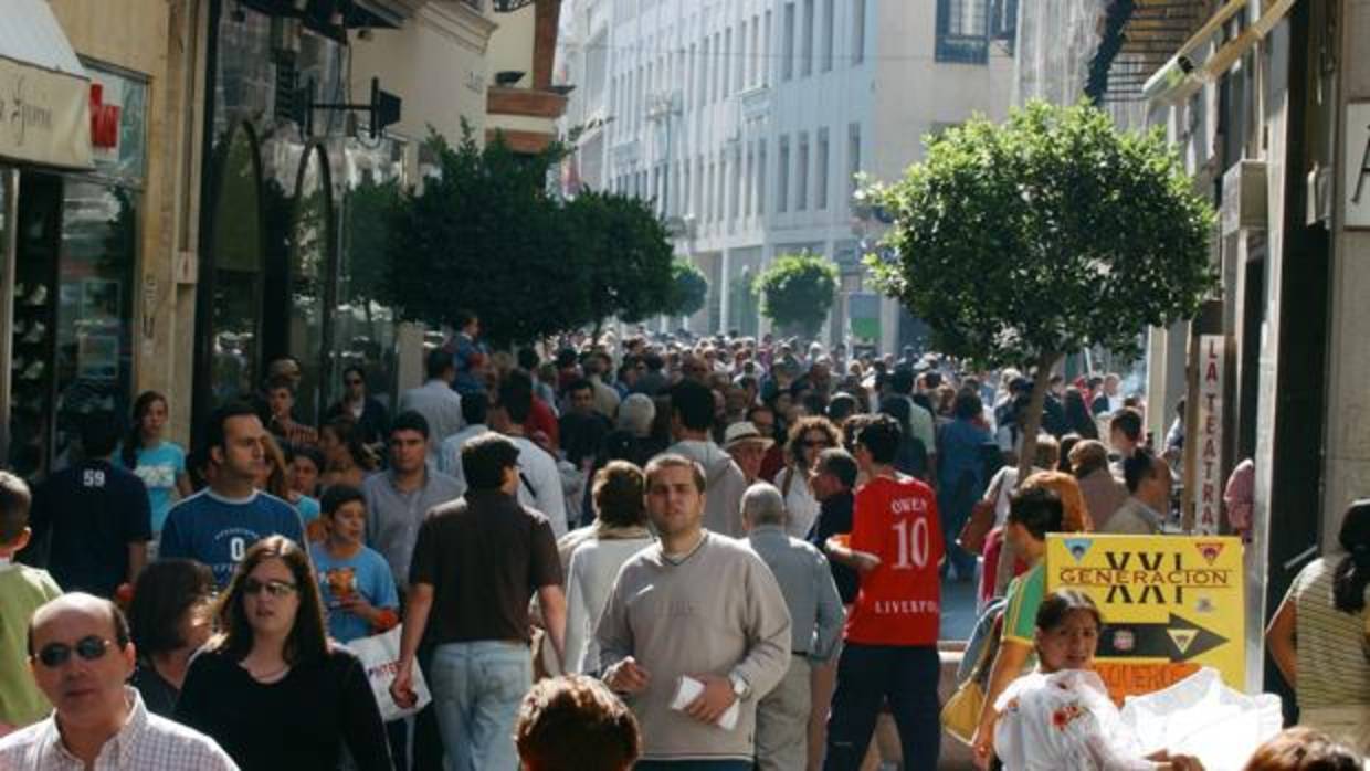 Los alquileres de locales de menos de 100 metros cuadrados de la calle Tetuán son más caros que los de la calle Goya de Madrid y están al mismo nivel que los de la calle Prreciados de la capital andaluza