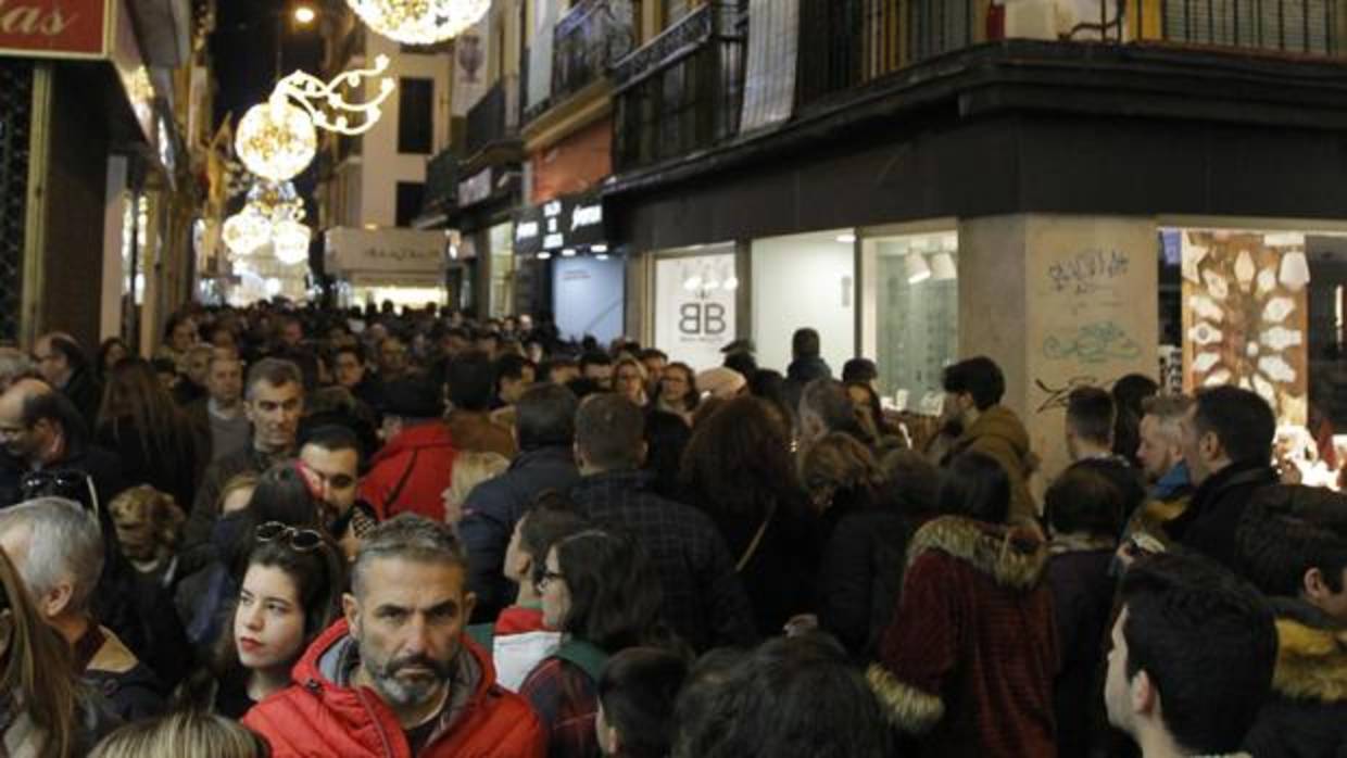 Las calles del Centro están a rebosar durante la Navidad
