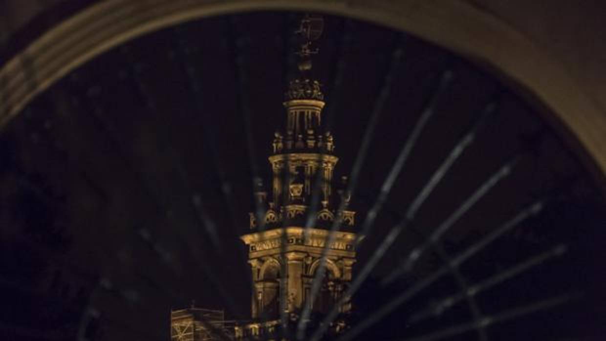 Asenjo inscribió también en el Registro de la Propiedad la Catedral y la Giralda