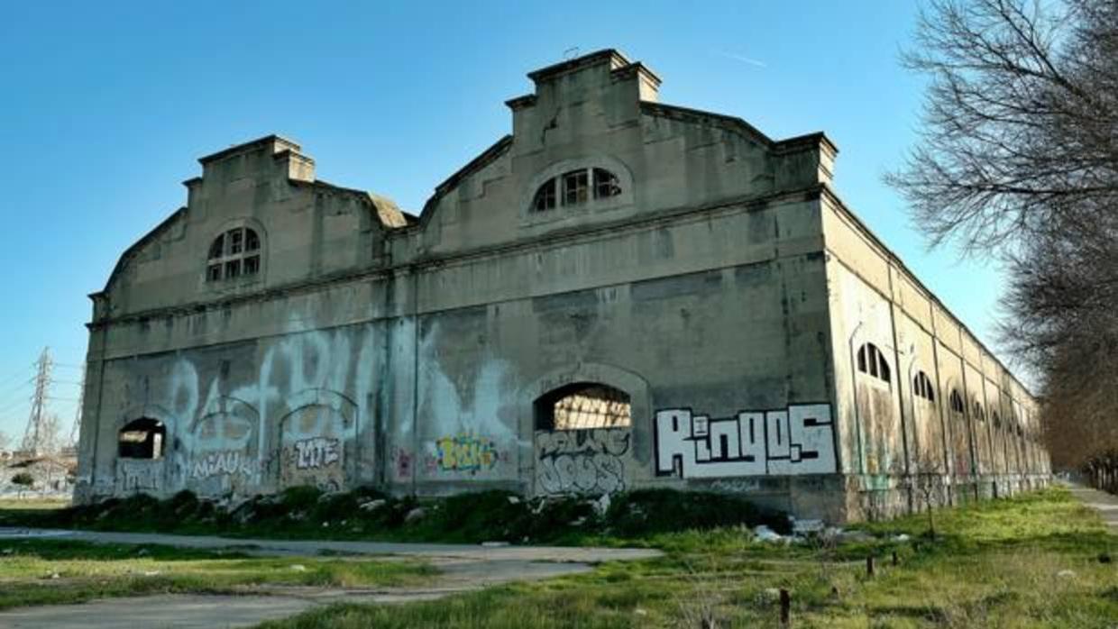 las naves de Renfe en San Jerónimo llevan años abandonadas