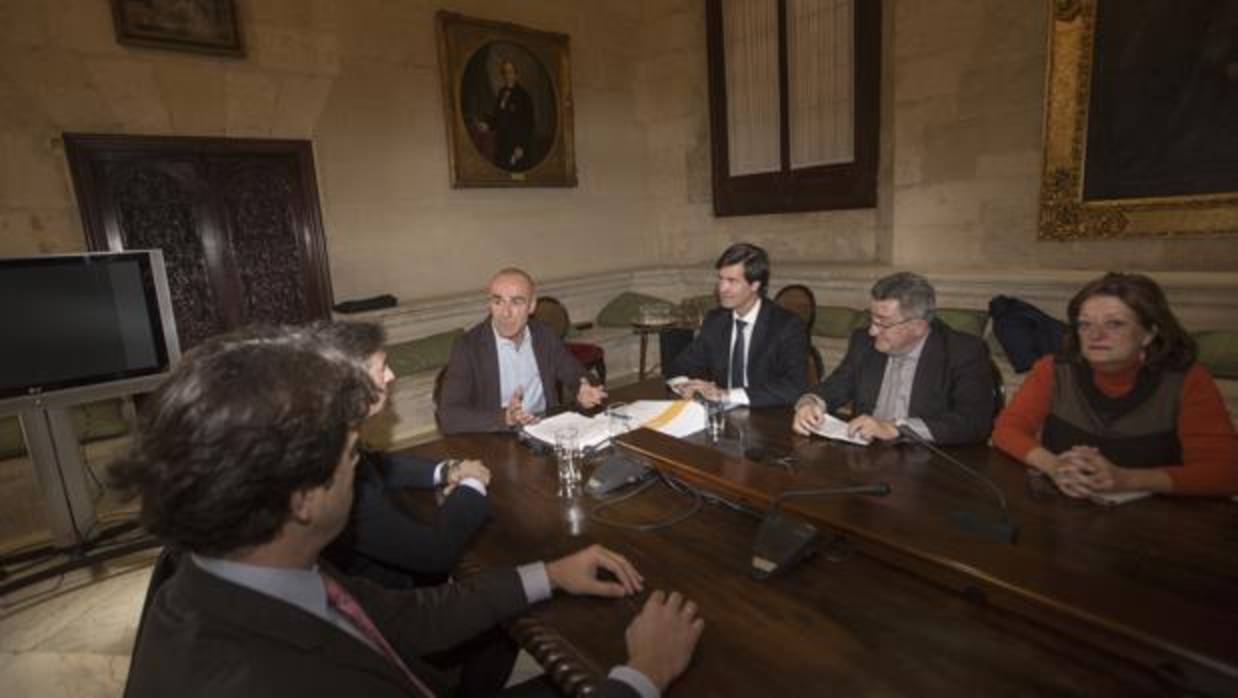 Antonio Muñoz mantiene un encuentro con representantes de distintos sectores para la integración del Servicio de Medio Ambiente en la Gerencia de Urbanismo