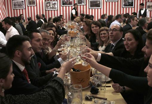 Cena del pescaíto de la Feria de Sevilla 2017