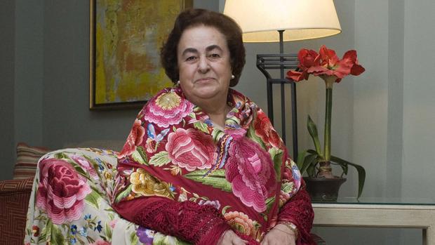 Ángeles Espinar Díaz: «Yo puse de moda los mantones de Manila y los saqué de los baúles»