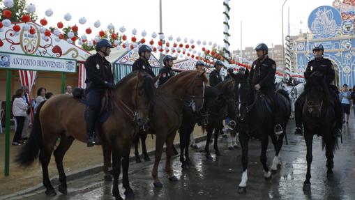 Formación de la caballería de la Policía Nacional