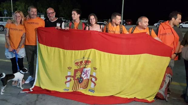 La calurosa bienvenida a los bomberos de PROEM-AID en Atenas