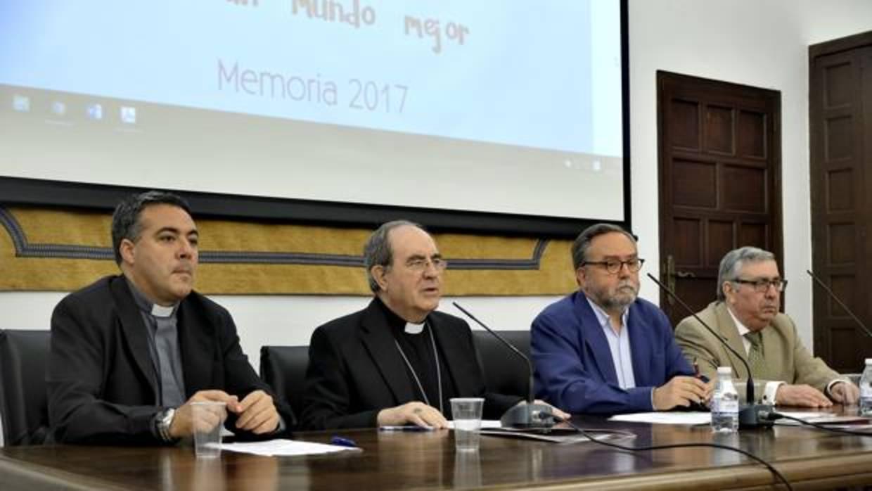El arzobispo, Juan José Asenjo, presidió la presentación de la Memoria de Cáritas Sevilla