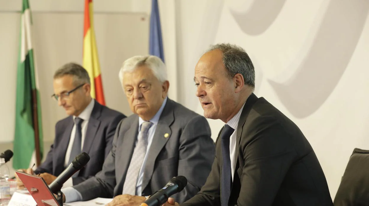 Representantes de la Cámara de Comercio de Sevilla, en la presentación de informe sobre empleabilidad de los jóvenes