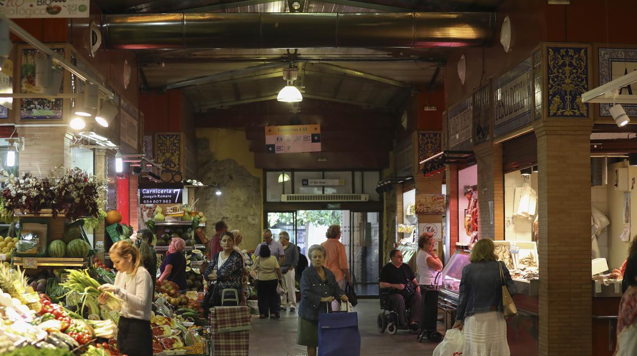 Interior del mercado de abastos de Triana