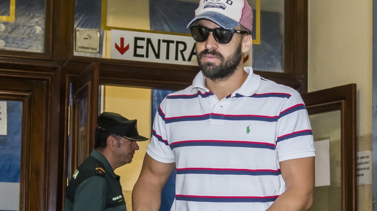 El guardia civil de La Manada a su salida de los juzgados