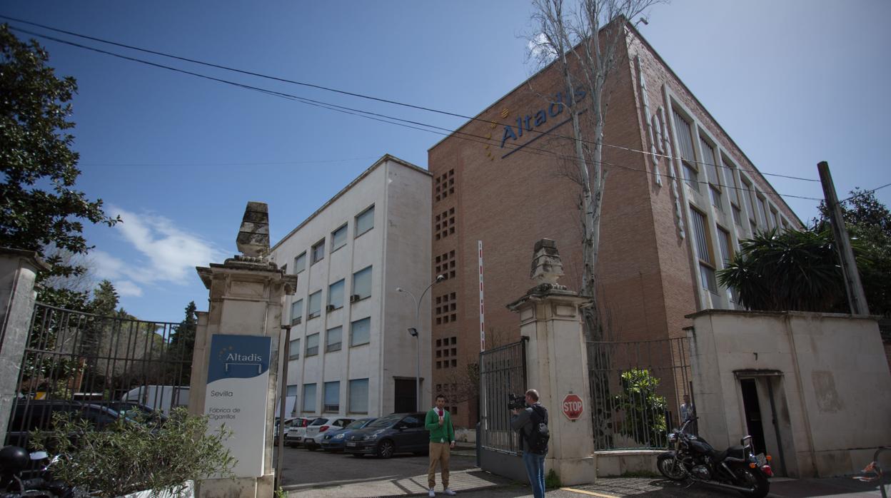 La antigua Fábrica de Tabacos, un edificio abandonado en Sevilla