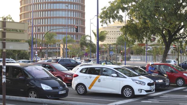 Cómo evitar los atascos el primer día de apertura del centro comercial Torre Sevilla