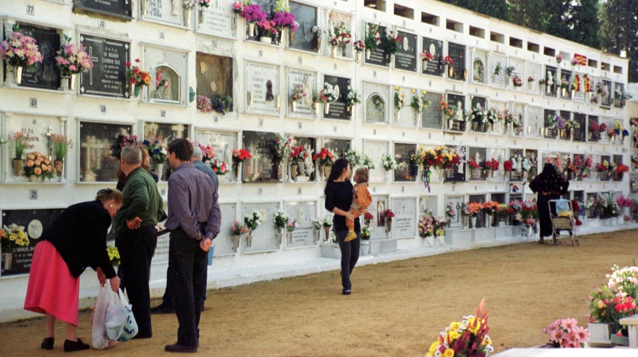 El Cuervo y San Juan, los cementerios más caros de Sevilla
