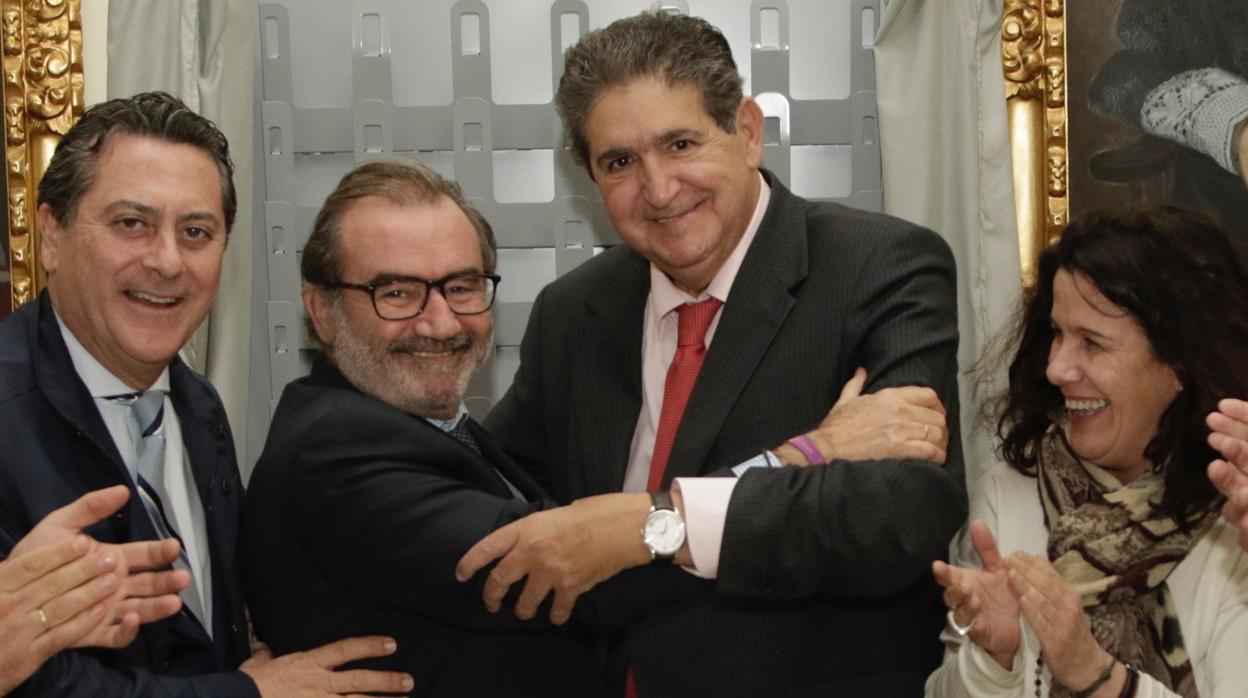 El letrado Óscar Cisneros toma el relevo de José Joaquín Gallardo al frente del Colegio de Abogados de Sevilla