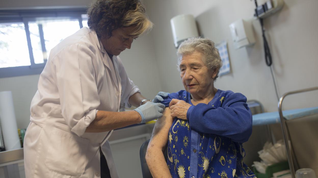 Las personas mayores de 65 años es el grupo mayoritario de riesgo